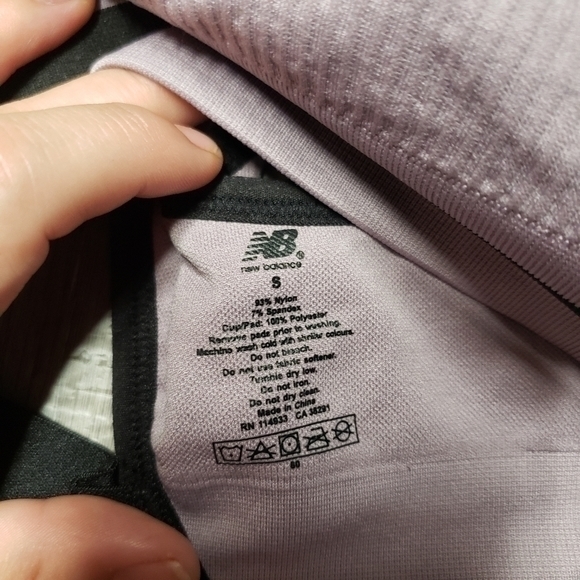 𝅺New balance sports‎ bra - Picture 3 of 3